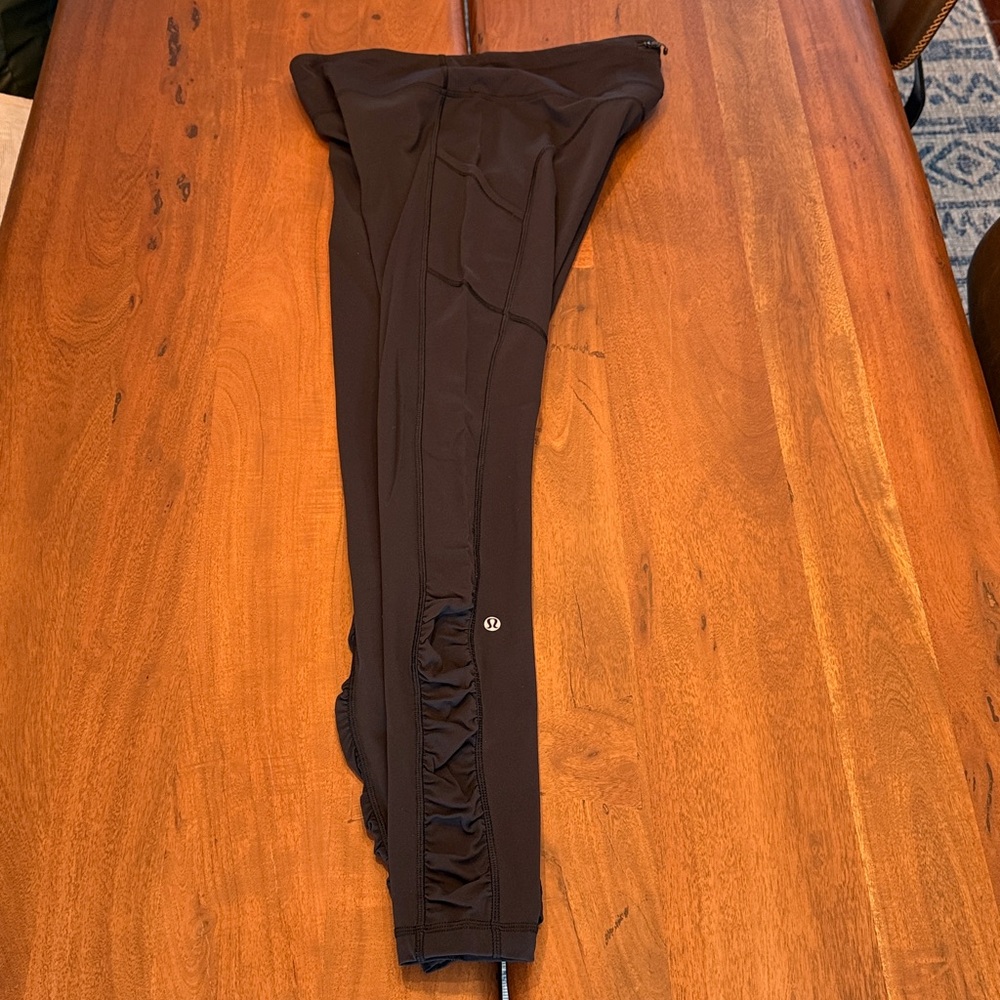Lululemon leggings with ruching detail - black - Picture 4 of 7